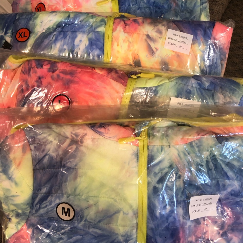 Alexa Rae Kids Colorful Tie-Dye Puffer Jacket - Picture 5 of 6
